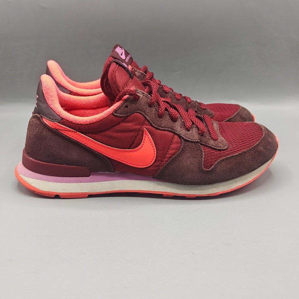 Nike Women's Sneakers in Burgundy and Coral